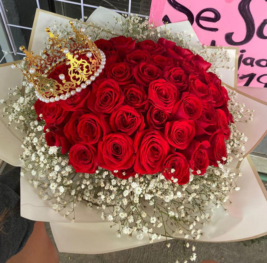 Ramo de 50 rosas rojas con corona